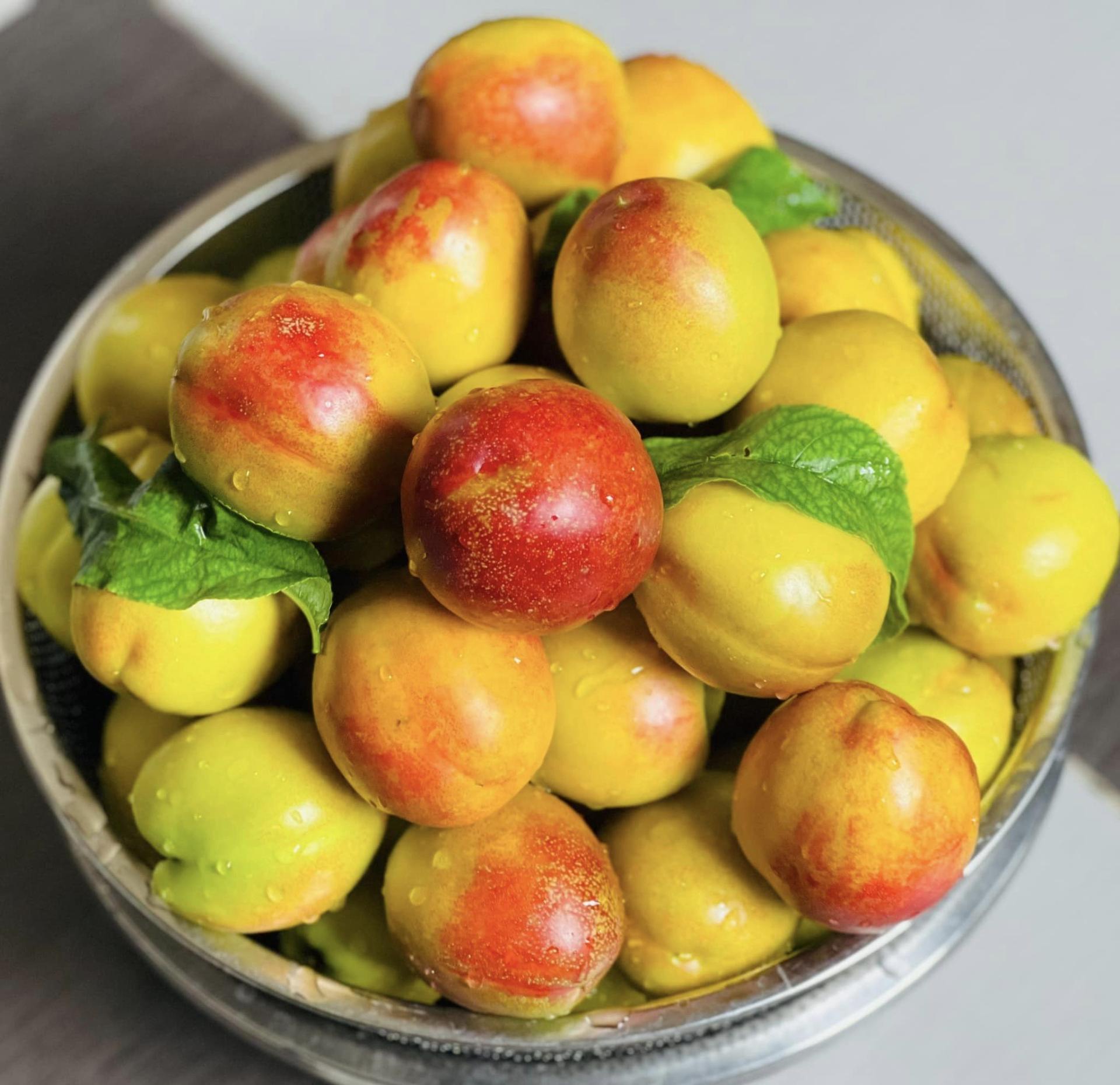 Chọn đào to, vừa chín tới để giòn ngon